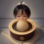 每日爆料财经编辑李思远工作照，照相机与键盘特写，环境明亮